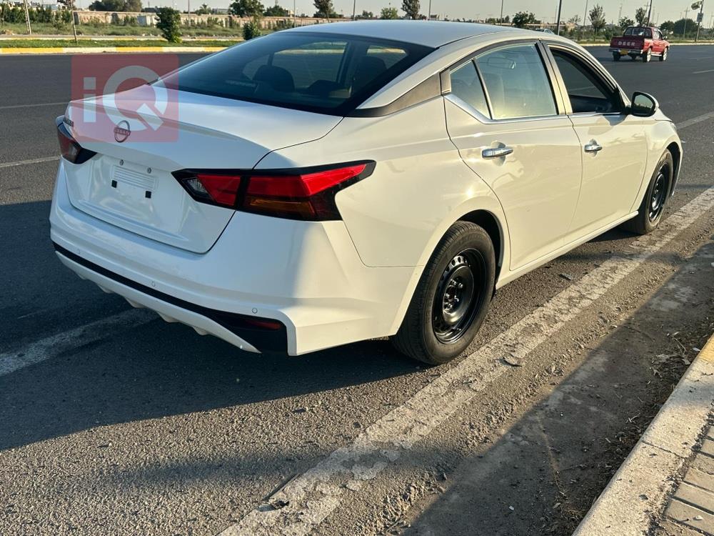 نيسان ألتيما